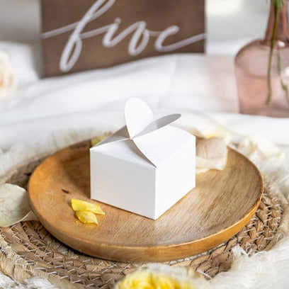 gastgeschenk mit herzverschluss zur hochzeit
