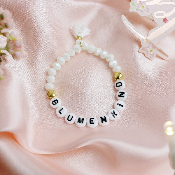 armkettchen aus perlen mit schriftzug blumenkind zur hochzeit