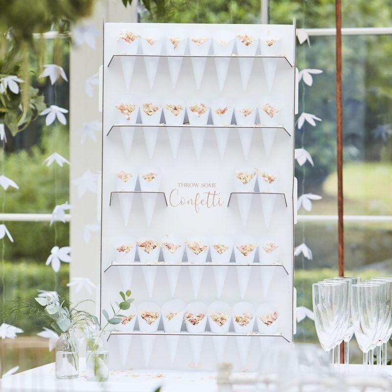 Konfetti Aufsteller mit Tueten Hochzeit