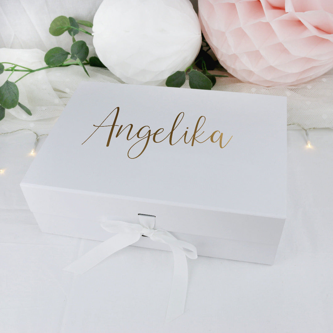 Geschenkbox in weiß mit Name gold personalisiert