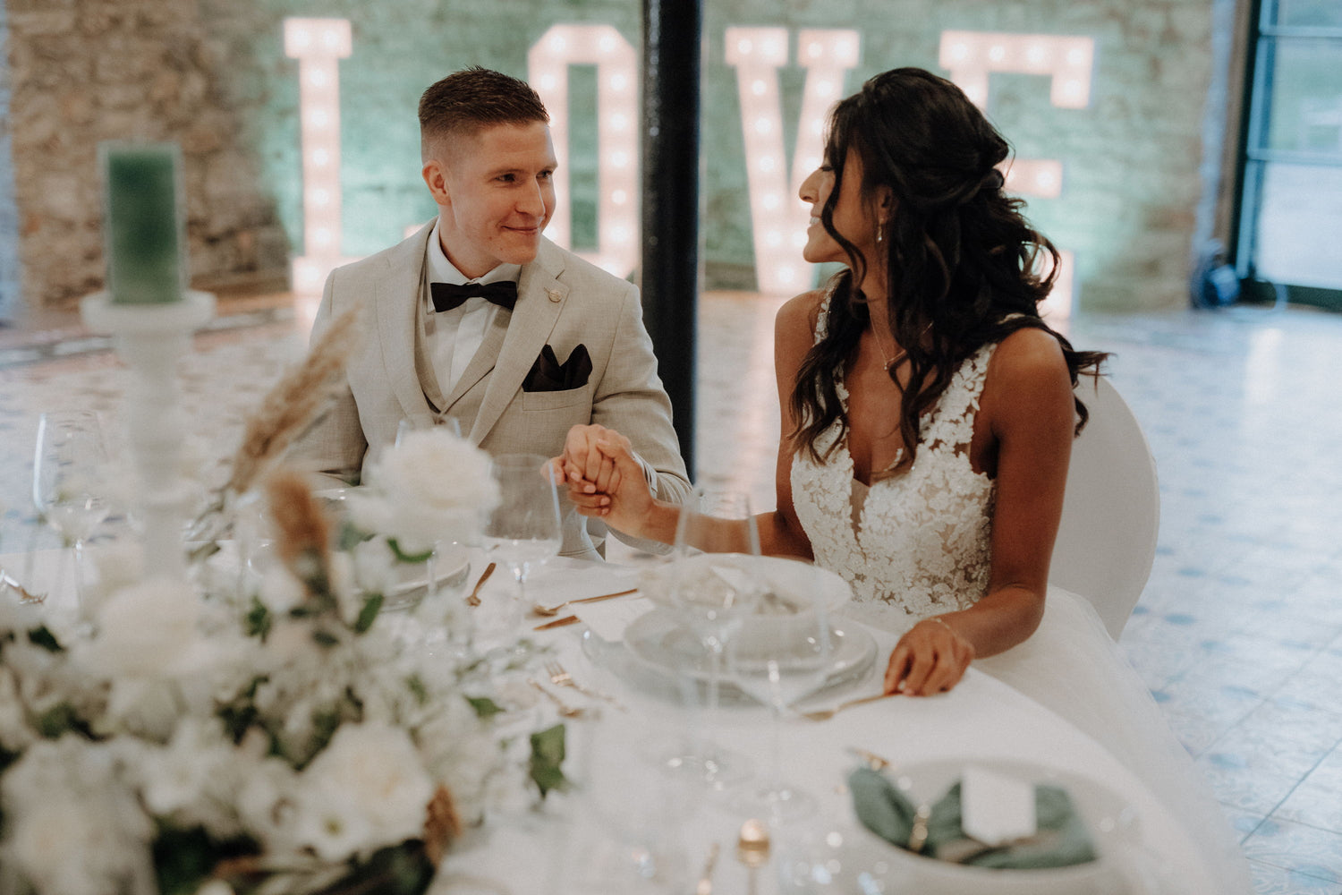 So gelingt die perfekte Tischdeko zur Hochzeit – 5 goldene Regeln