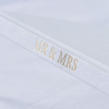 Gästebuch Mr &amp; Mrs geprägt mit goldener Papierkante