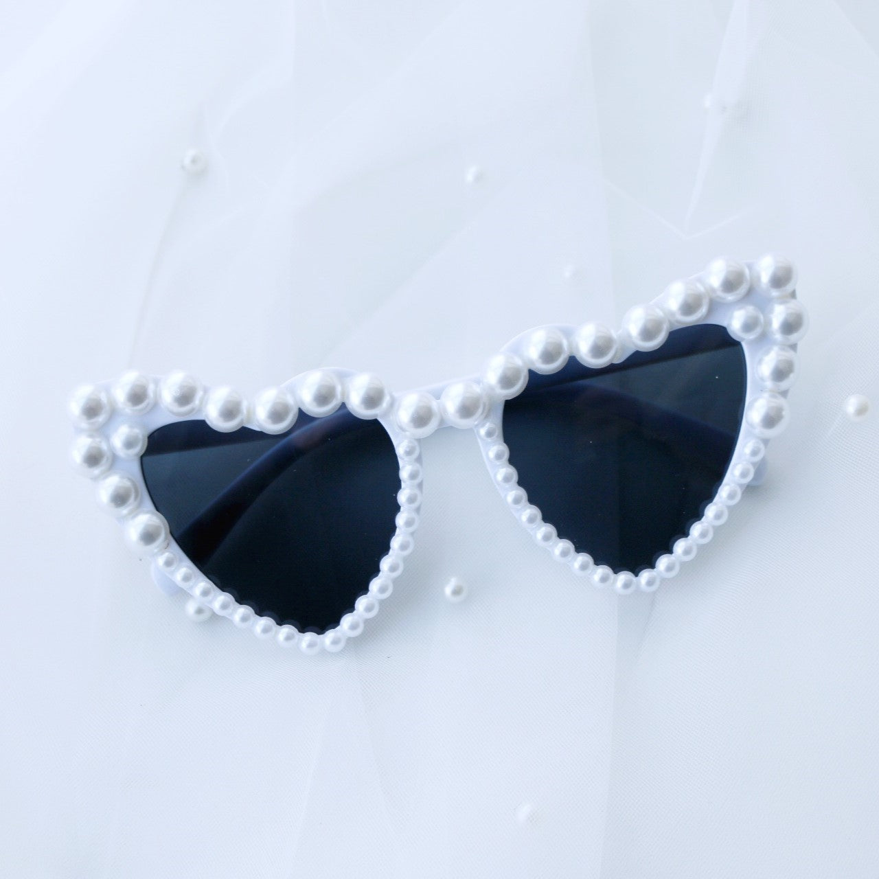 Retro Herzbrille mit Perlen
