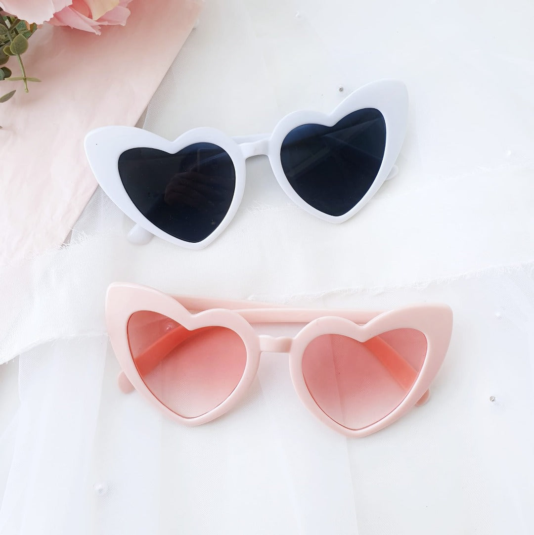 Retro Herzbrille bekannt aus Tiktok in weiß und rosa