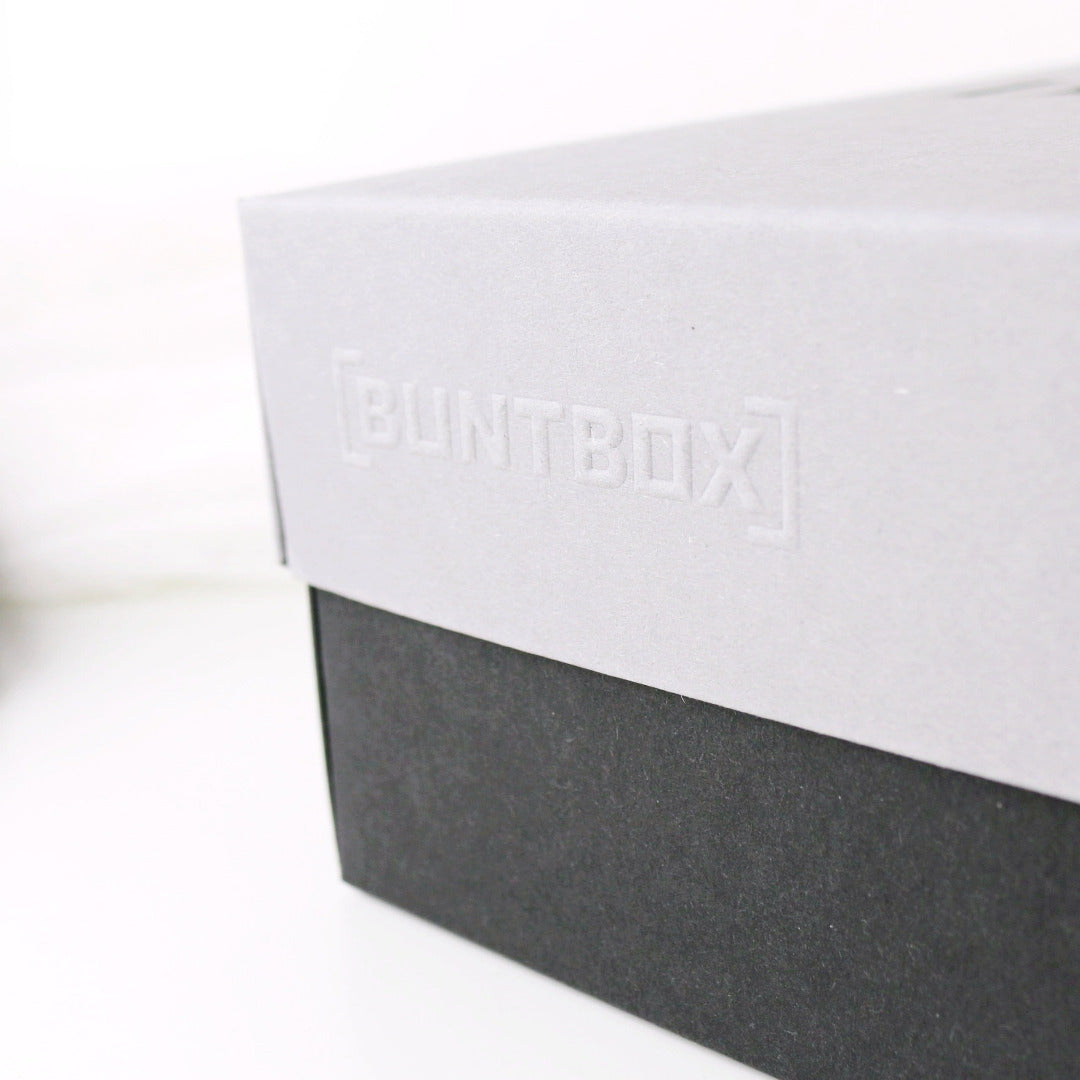 Seiten Ansicht Geschenkbox mit Logo Buntbox