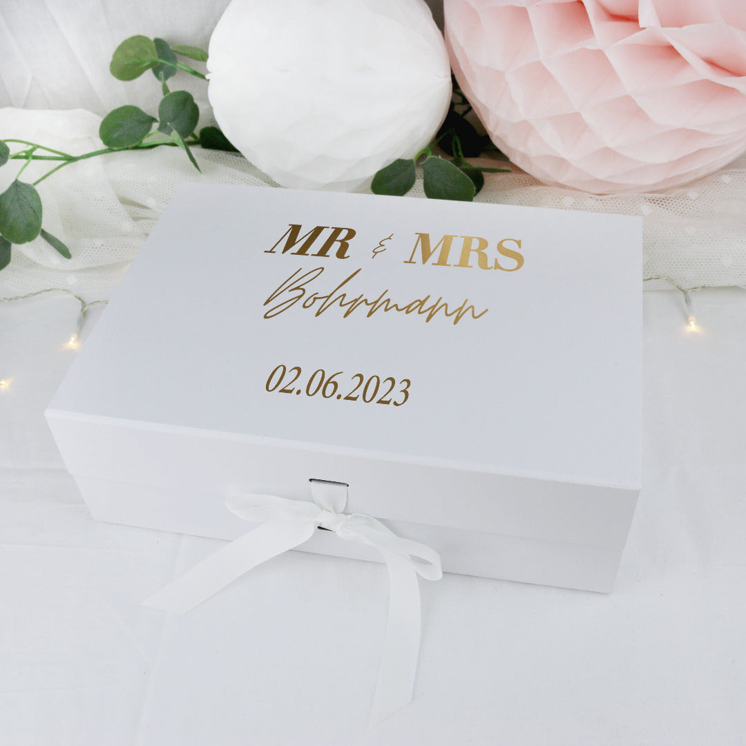 Personalisierte Geschenkbox in weiß mit Mr und Mrs gold