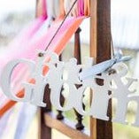 Holzschild Bride und Groom weiß