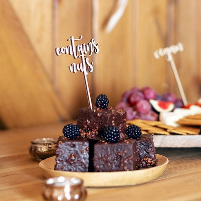 Holz Tortenstecker contains nuts