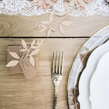 Tisch Dekoration Zweige mit Blättern rosa